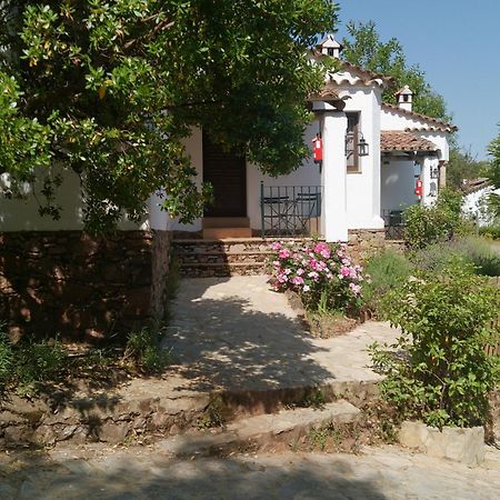 Finca Valbono Apartamentos Rurales Y Hotel Aracena Exterior photo