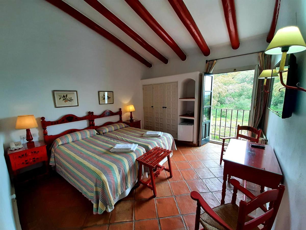 Finca Valbono Apartamentos Rurales Y Hotel Aracena Exterior photo
