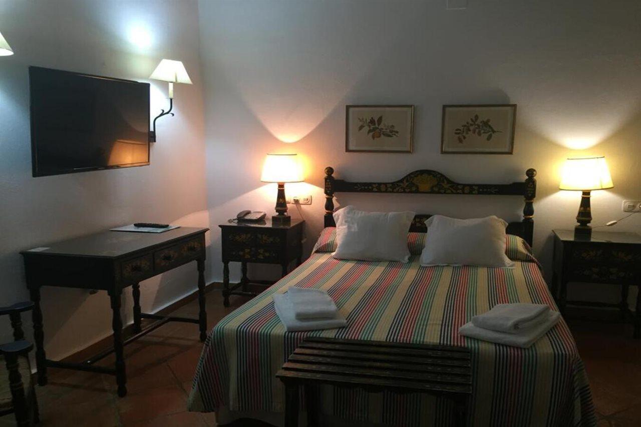 Finca Valbono Apartamentos Rurales Y Hotel Aracena Exterior photo