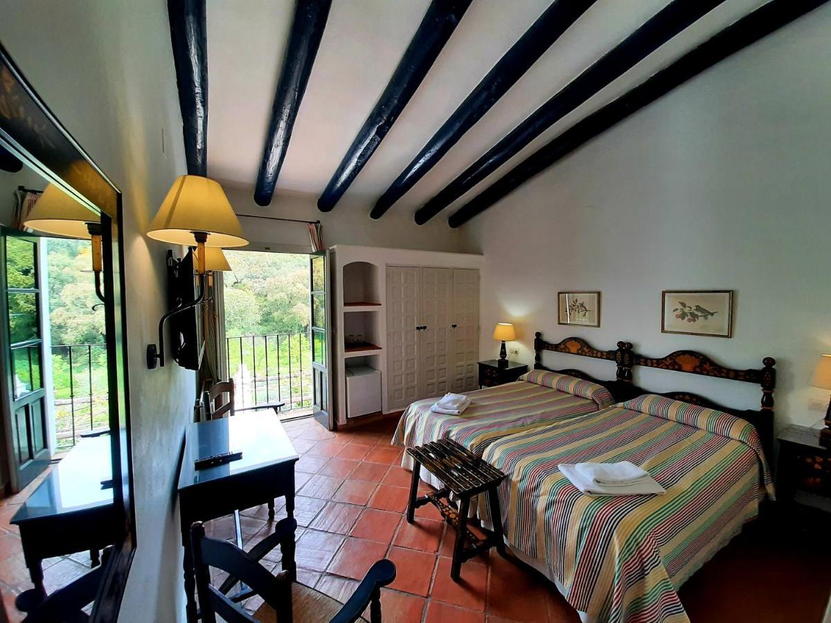 Finca Valbono Apartamentos Rurales Y Hotel Aracena Exterior photo