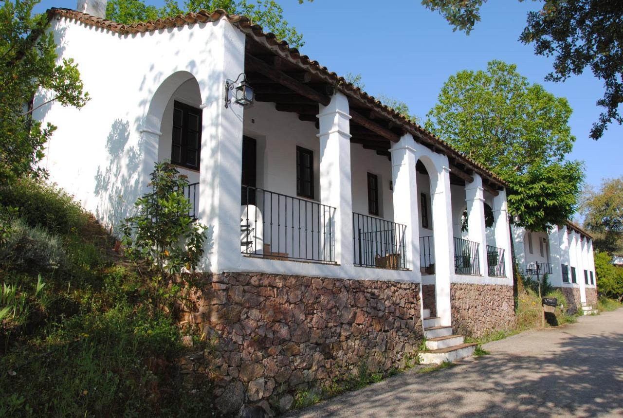 Finca Valbono Apartamentos Rurales Y Hotel Aracena Exterior photo