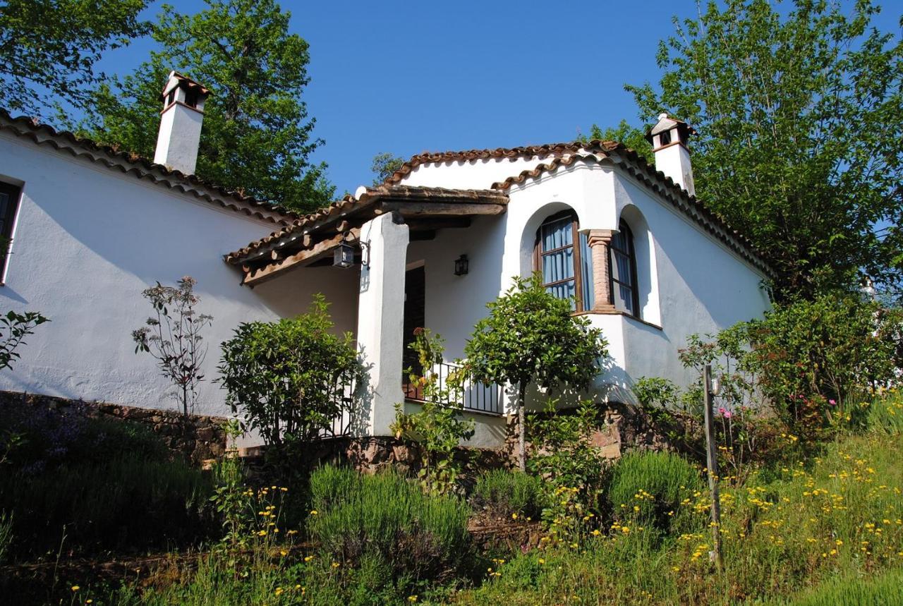 Finca Valbono Apartamentos Rurales Y Hotel Aracena Exterior photo