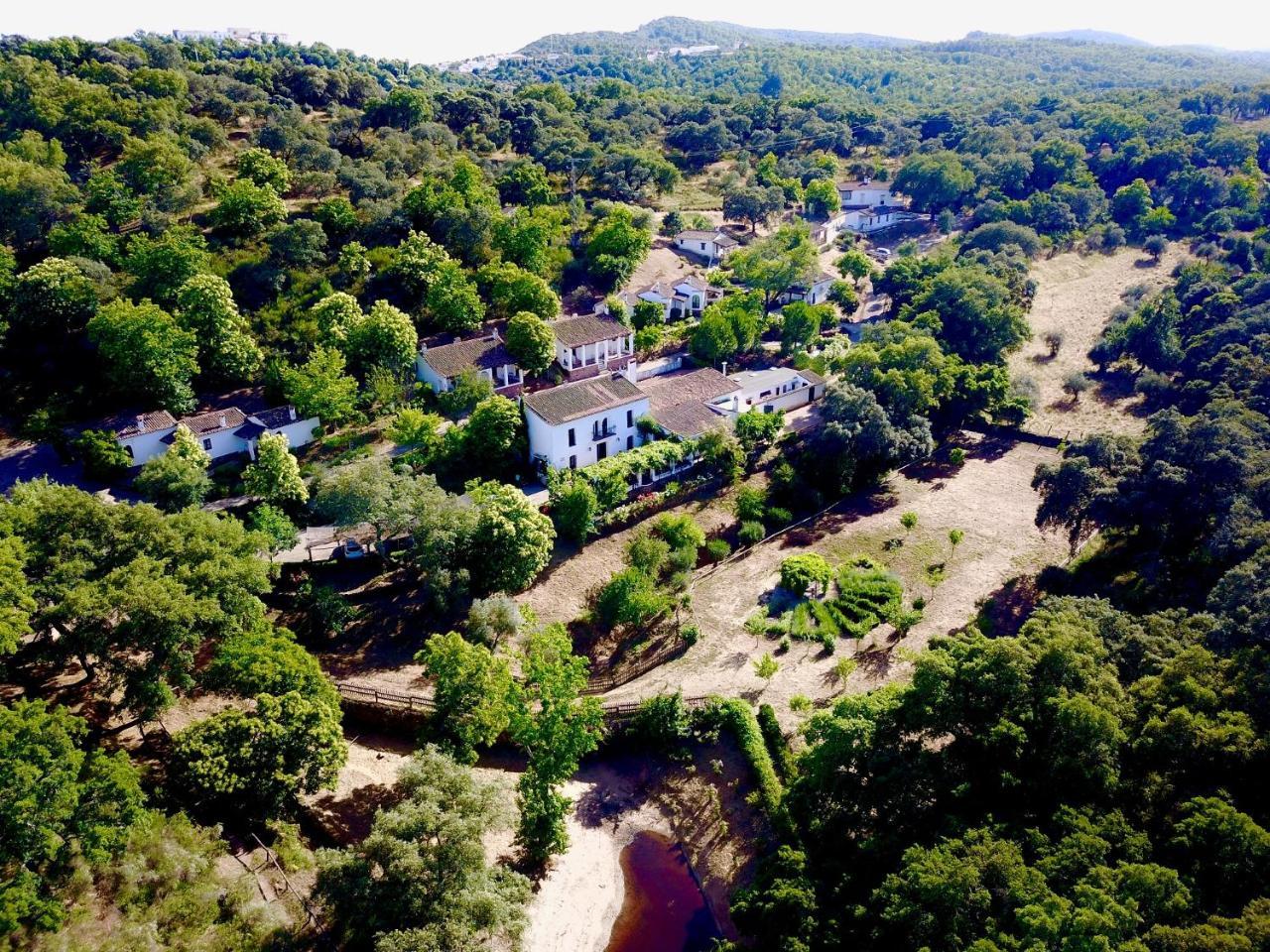 Finca Valbono Apartamentos Rurales Y Hotel Aracena Exterior photo